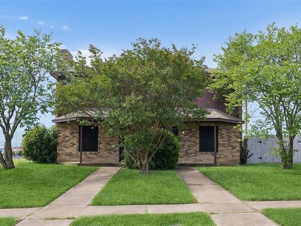1401 Brook Meadow Circle , Lancaster, TX 75134