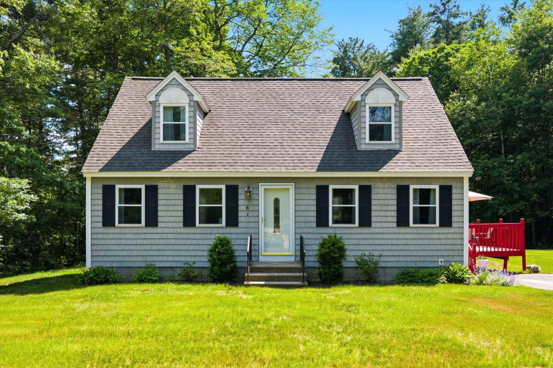 8 Oriole Lane, Londonderry, NH 03053 Main Photo