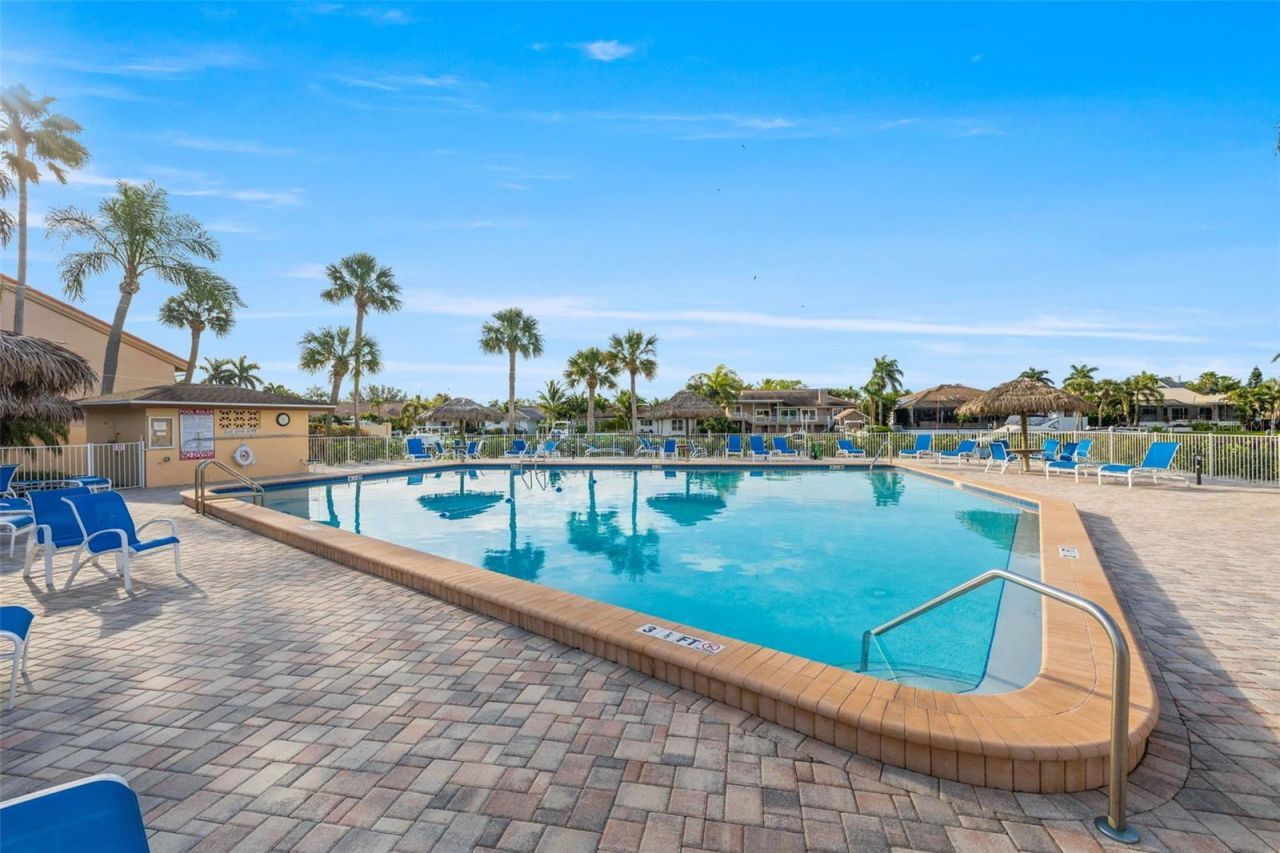 4900 Brittany Drive S, Unit 409, Saint Petersburg, FL 33715 Photo