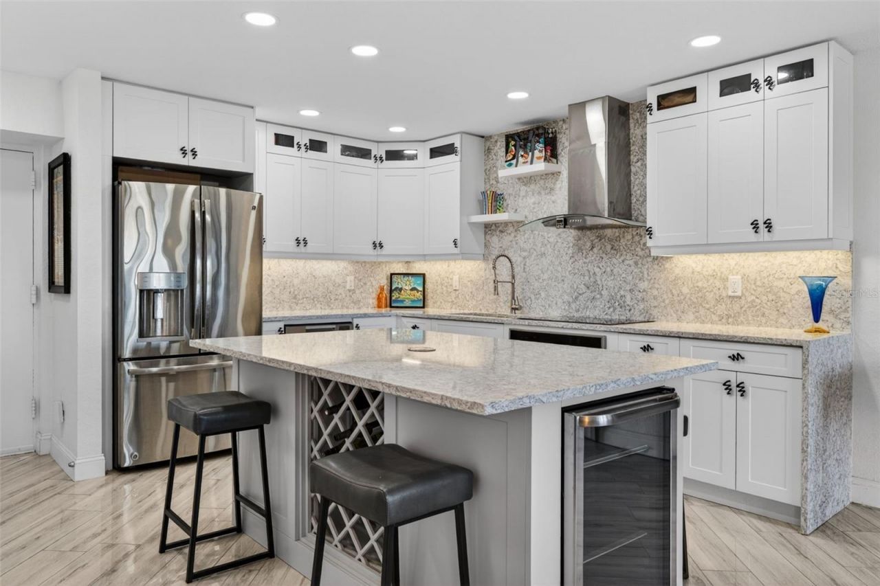 4900 Brittany Drive S, Unit 409, Saint Petersburg, FL 33715 Photo