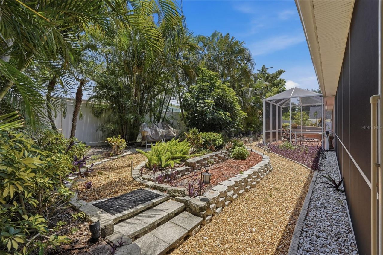 121 Harbor View Lane, Belleair Bluffs, FL 33770 Photo