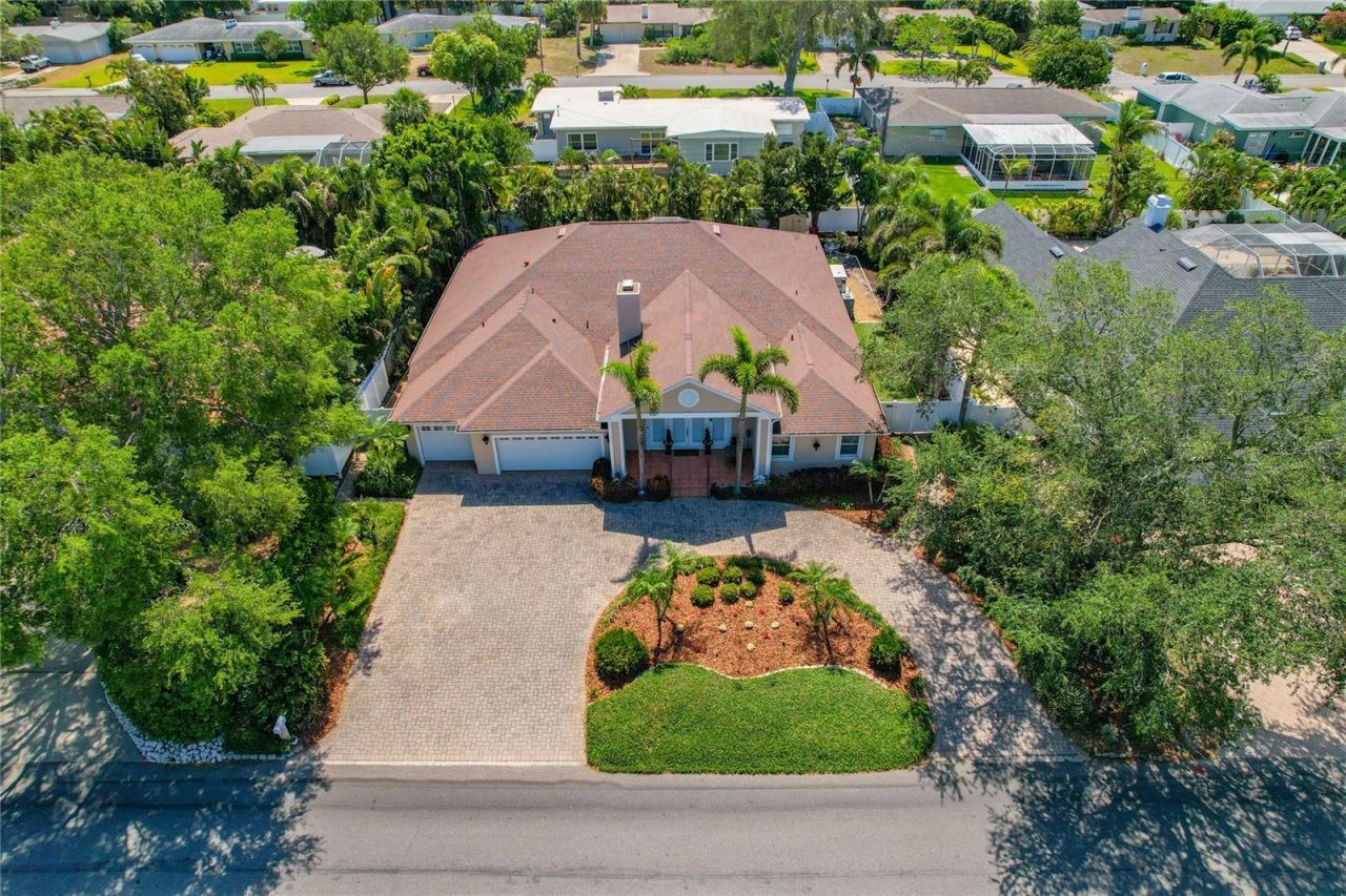 121 Harbor View Lane, Belleair Bluffs, FL 33770 Photo