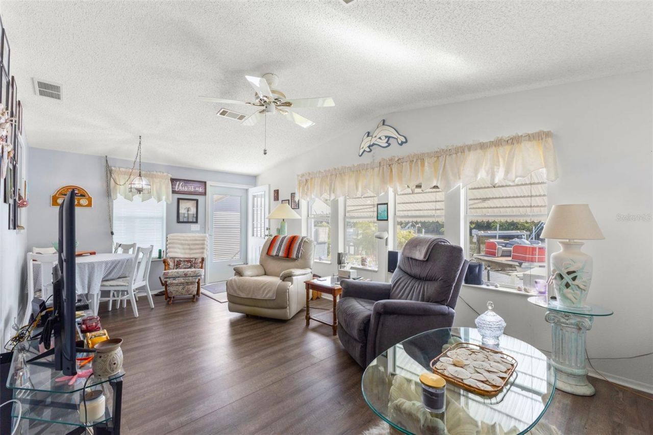 556 Mount Oak Avenue Ne, Unit 738, Saint Petersburg, FL 33702 Photo
