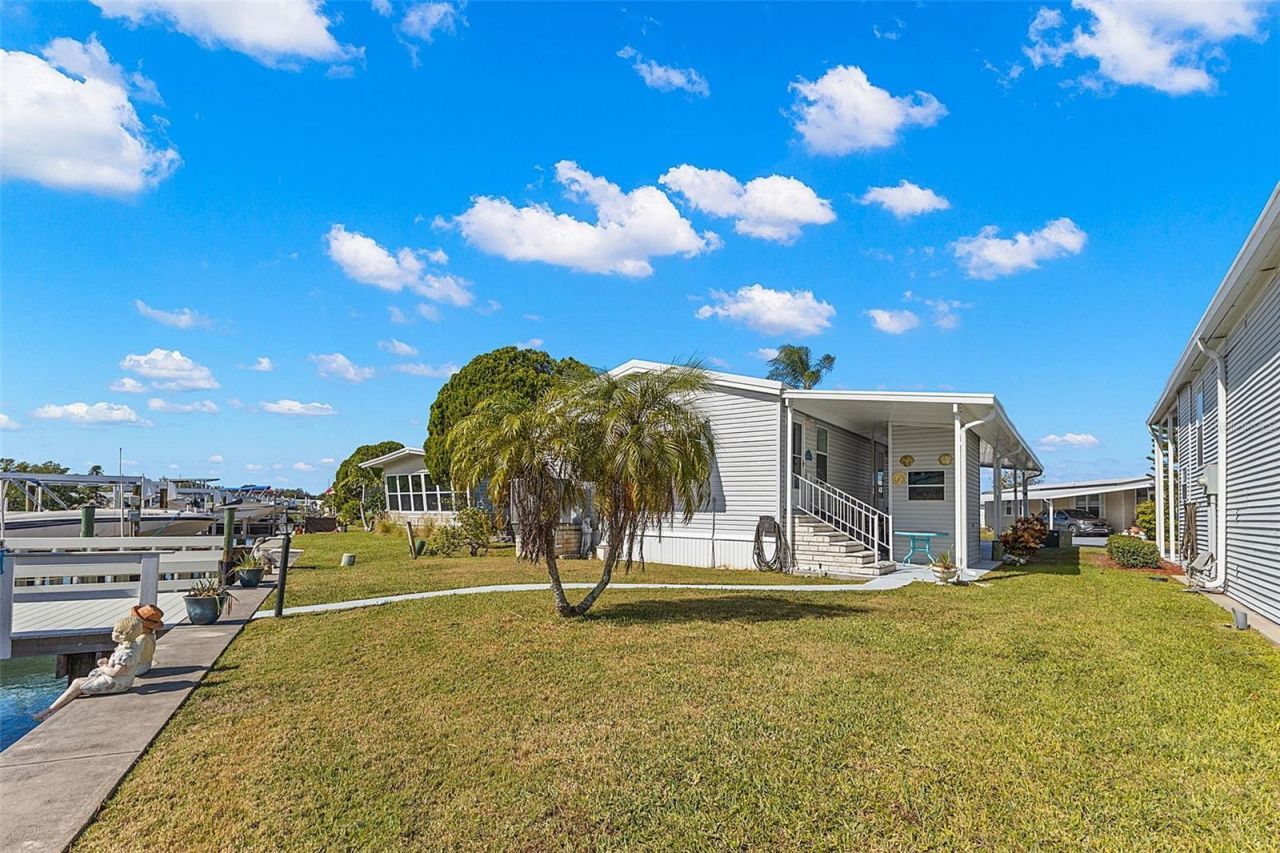 556 Mount Oak Avenue Ne, Unit 738, Saint Petersburg, FL 33702 Photo