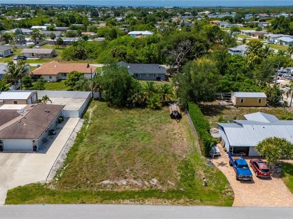209 CYPRESS AVENUE NW, PORT CHARLOTTE, FL 33952