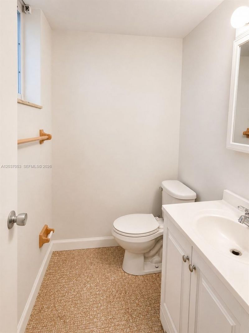 240 Galen Dr , Unit 214, Key Biscayne, FL 33149 Photo