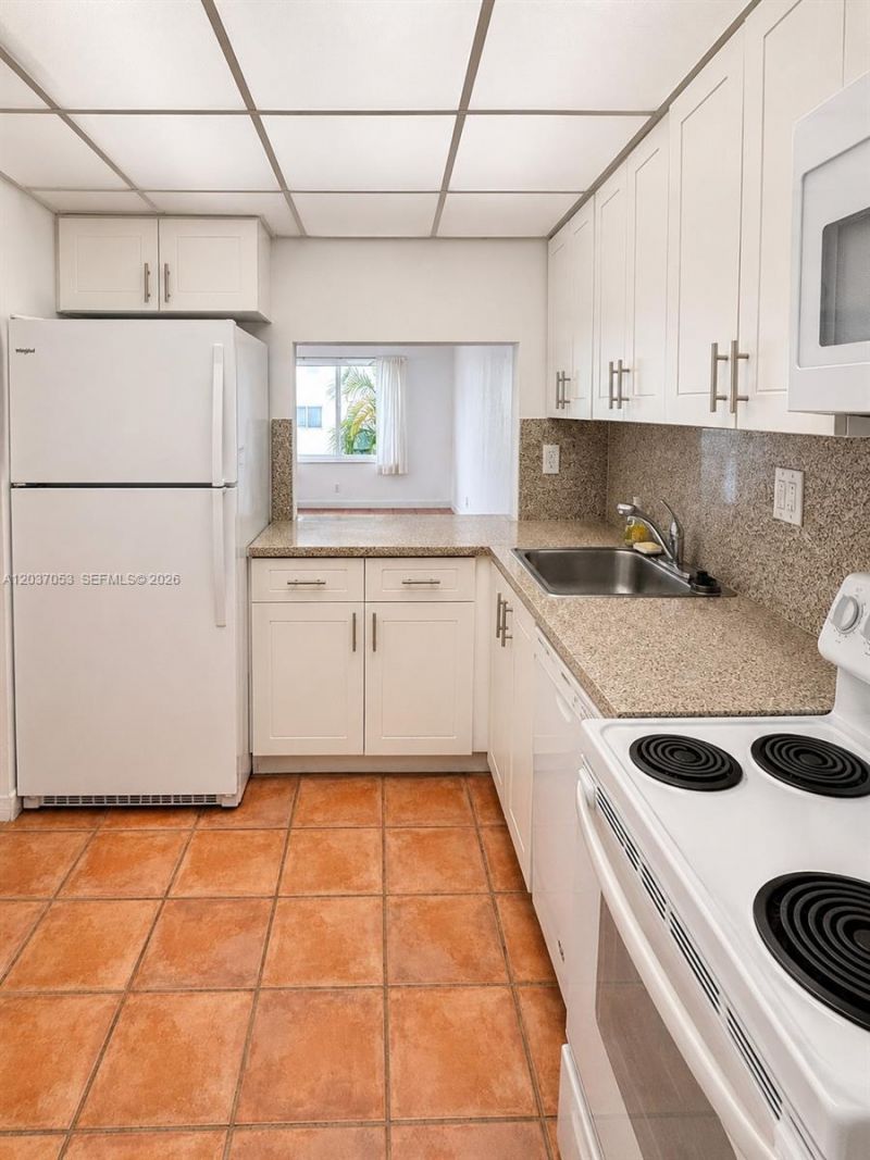 240 Galen Dr , Unit 214, Key Biscayne, FL 33149 Photo