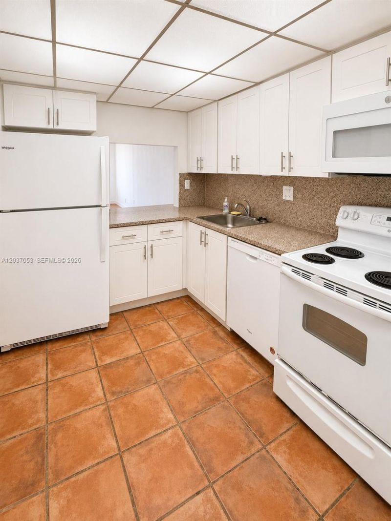 240 Galen Dr , Unit 214, Key Biscayne, FL 33149 Photo