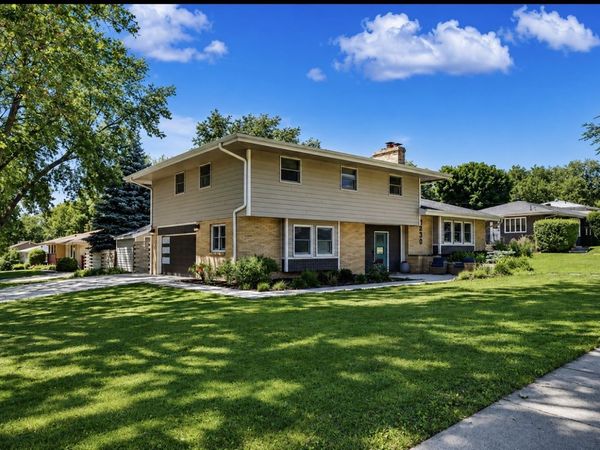 2030 NW 81st Street , Clive, IA 50325