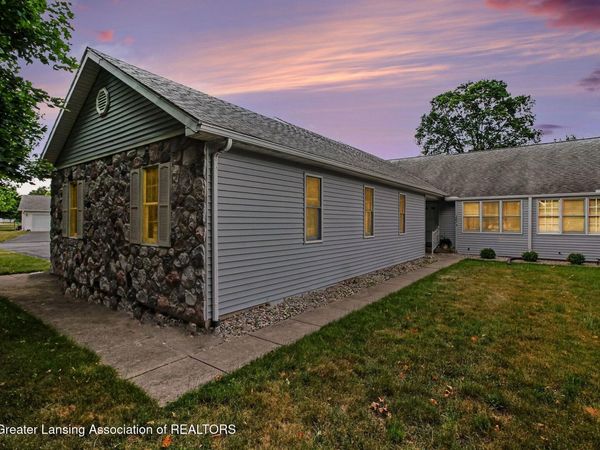2874 Twelve Oaks Drive, Charlotte, MI 48813