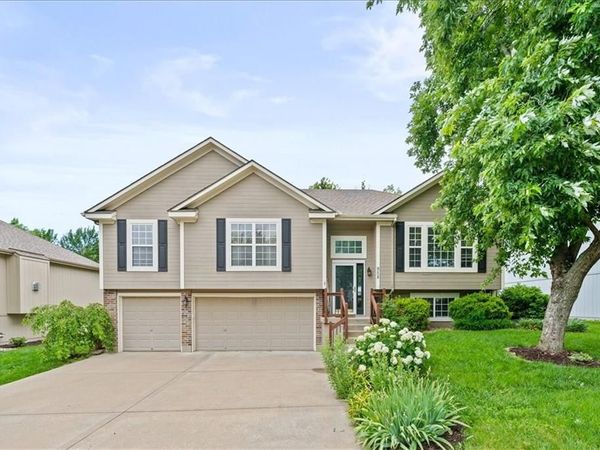 958 NW Maplewood Court, Grain Valley, MO 64029