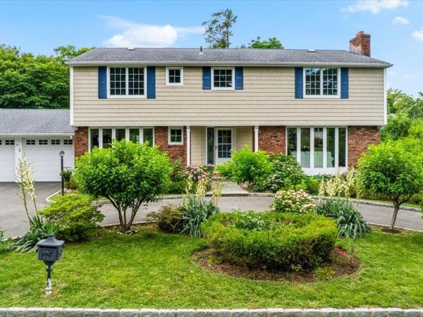 22 Potters Lane, New Rochelle, NY 10805