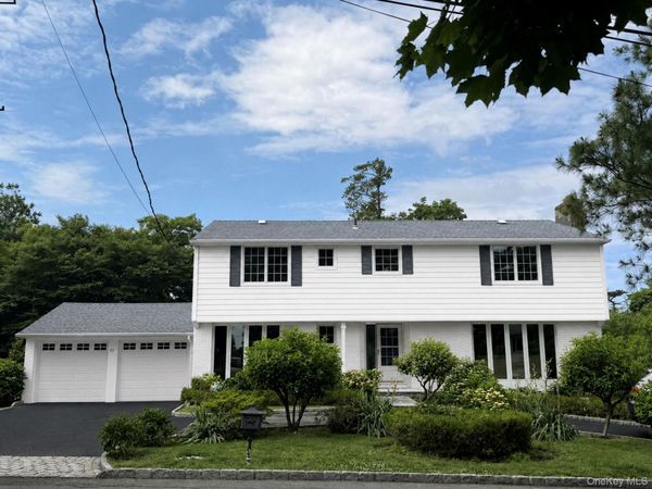 22 Potters Lane, New Rochelle, NY 10805