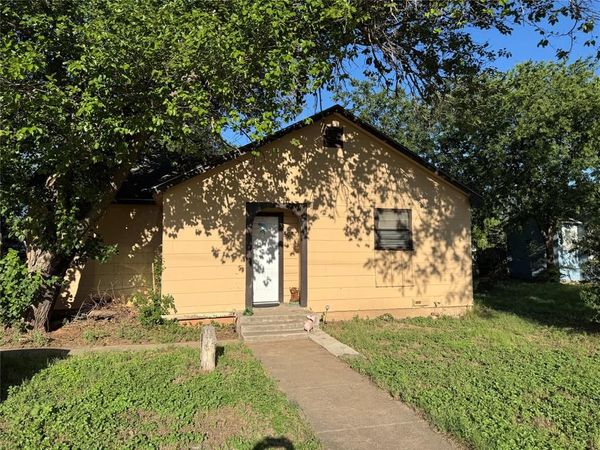 605 Trinity Street, Stamford, TX 79553