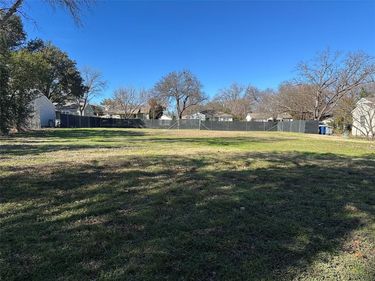 9538 Peninsula Drive , Dallas, TX 75218