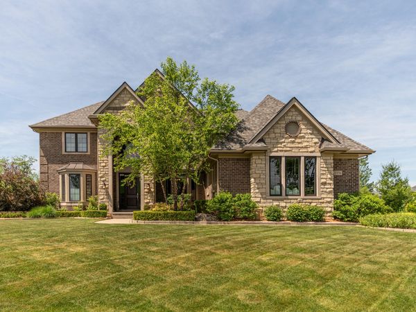 2376 Westbrooke Circle S, Ann Arbor, MI 48105