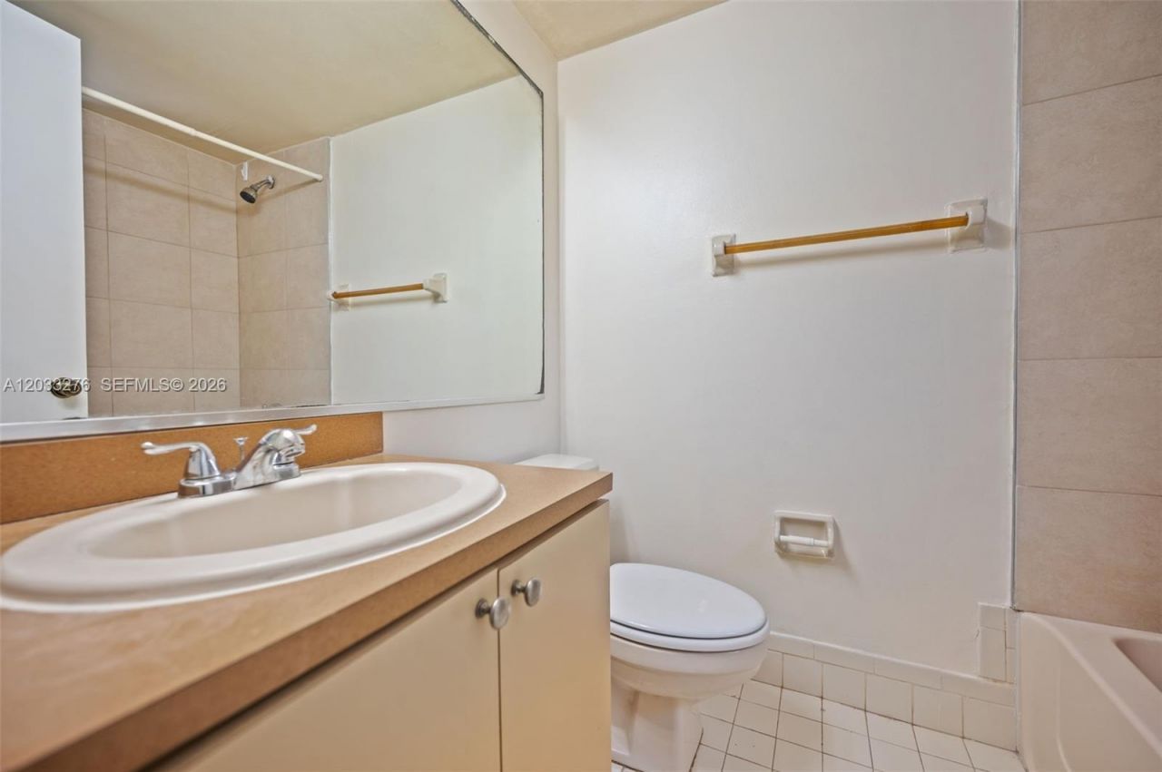 5490 W 21st Ct , Unit 310, Hialeah, FL 33016 Photo