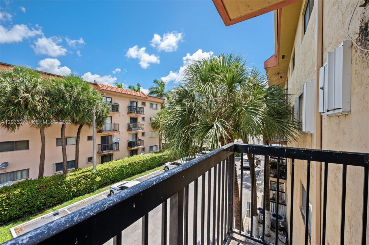 5490 W 21st Ct , Unit 310, Hialeah, FL 33016 Photo
