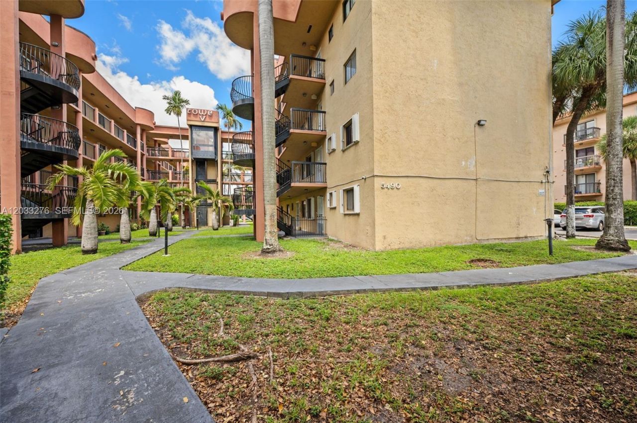 5490 W 21st Ct , Unit 310, Hialeah, FL 33016 Photo