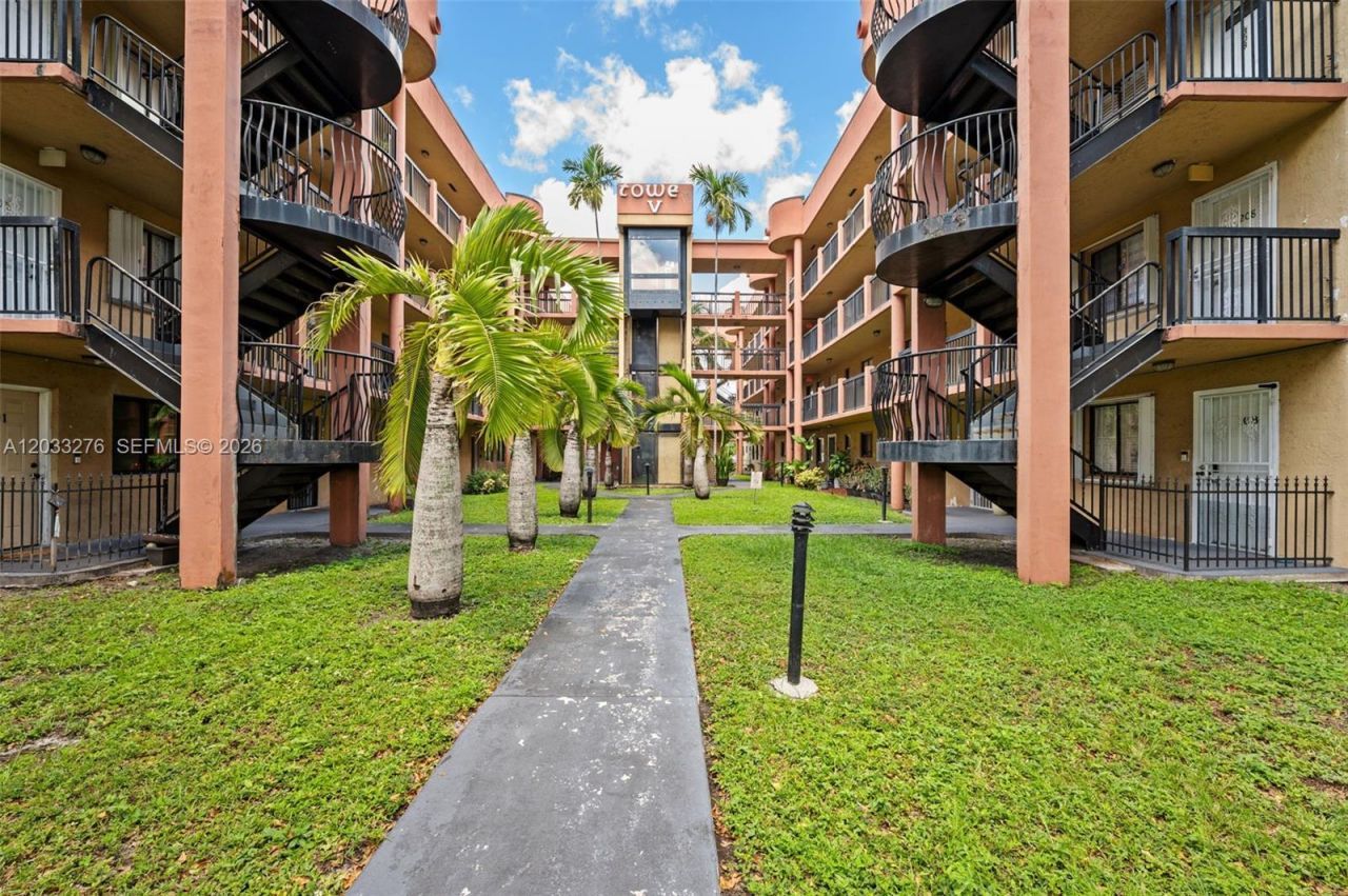 5490 W 21st Ct , Unit 310, Hialeah, FL 33016 Photo