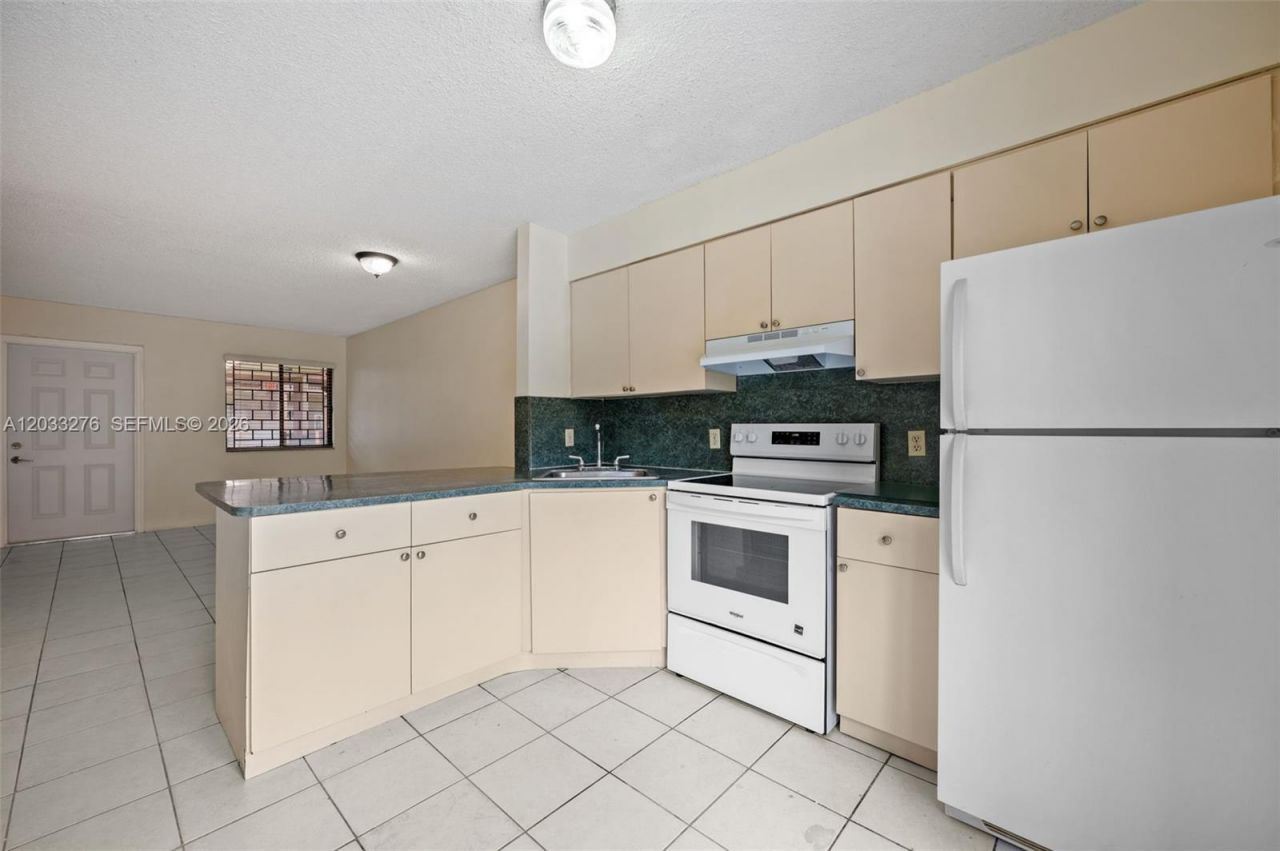 5490 W 21st Ct , Unit 310, Hialeah, FL 33016 Photo