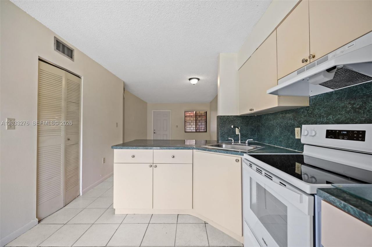 5490 W 21st Ct , Unit 310, Hialeah, FL 33016 Photo