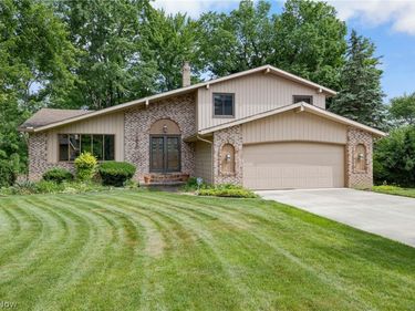 14826 Stone Creek Oval, Strongsville, OH 44149