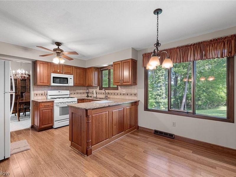 14826 Stone Creek Oval, Strongsville, OH 44149 Photo 11