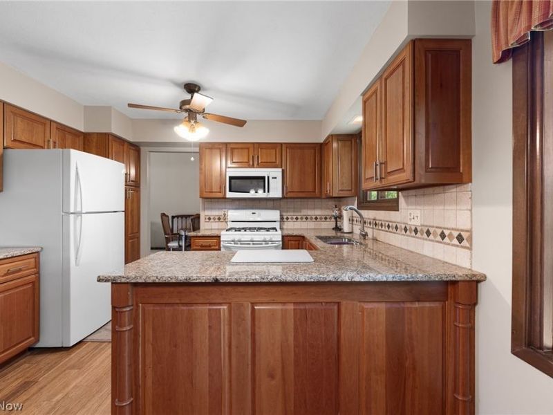 14826 Stone Creek Oval, Strongsville, OH 44149 Photo 12