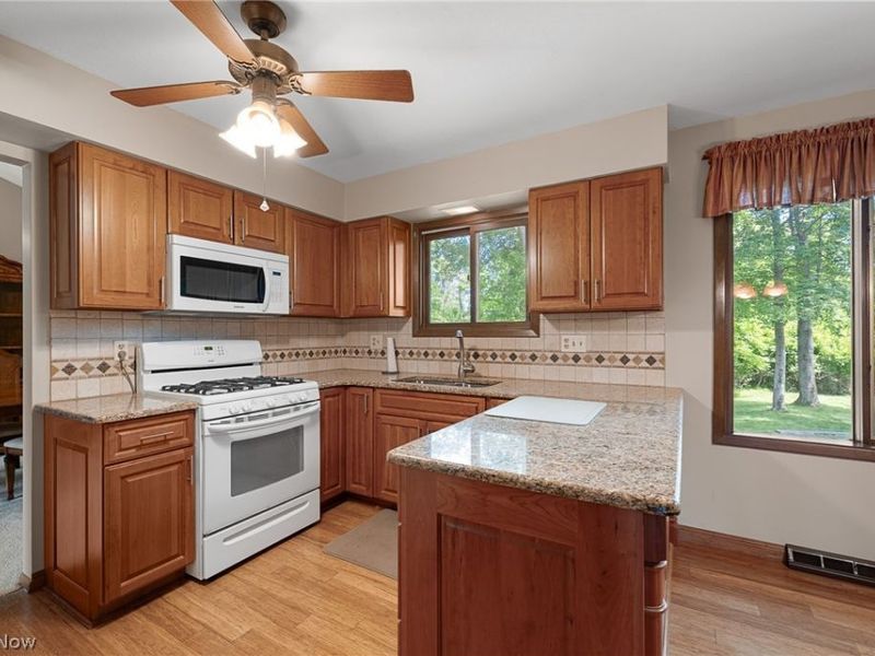 14826 Stone Creek Oval, Strongsville, OH 44149 Photo 13