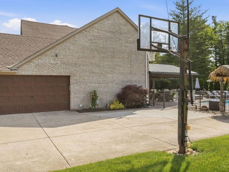 6211 Ashbourne Place, Green Township, OH 45233 Photo 4