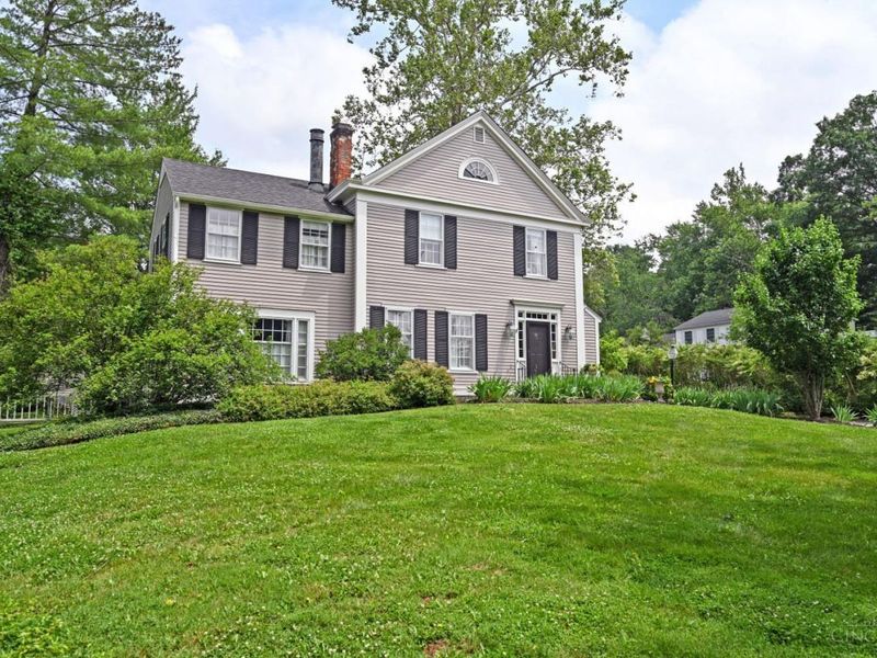 6900 Drake Road, Indian Hill, OH 45243 Photo 2