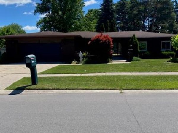39910 Donahue Drive , Clinton Twp, MI 48038