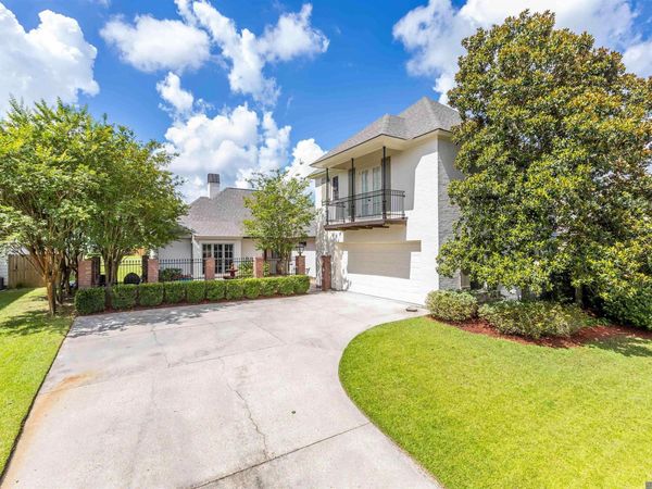 14524 Oak Path Dr, Prairieville, LA 70769