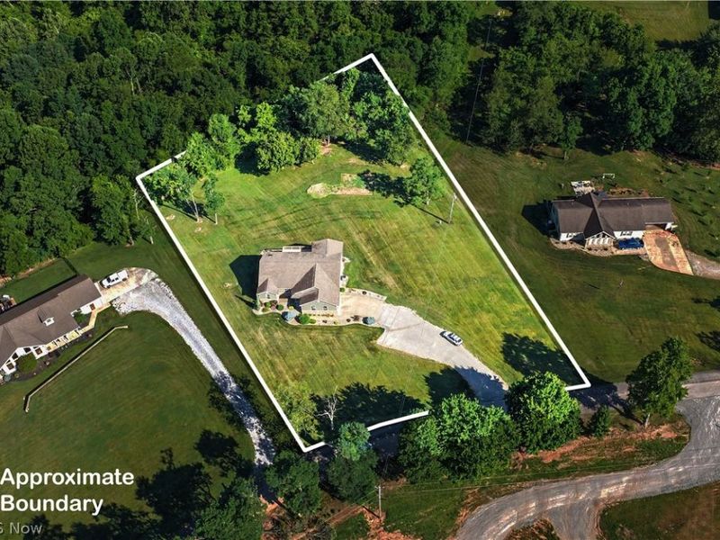 805 Wynncrest Drive , Marietta, OH 45750 Photo 2