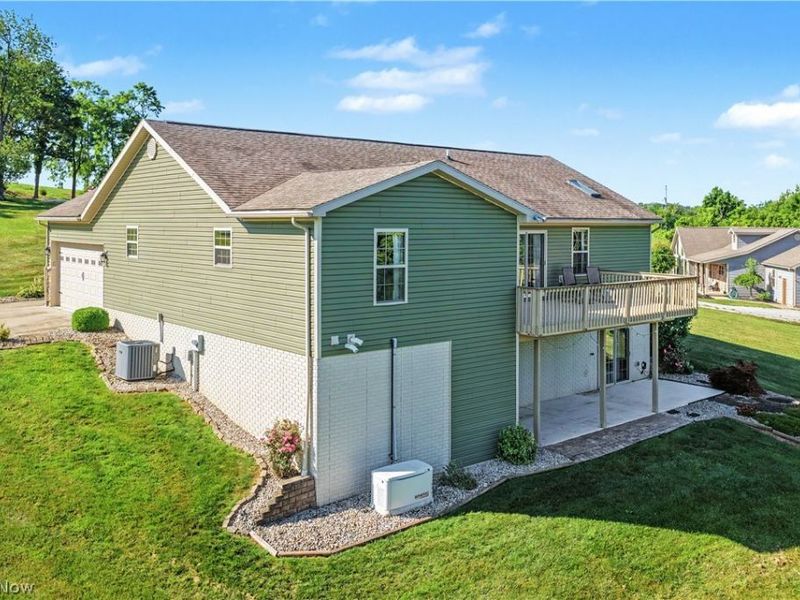 805 Wynncrest Drive , Marietta, OH 45750 Photo 5
