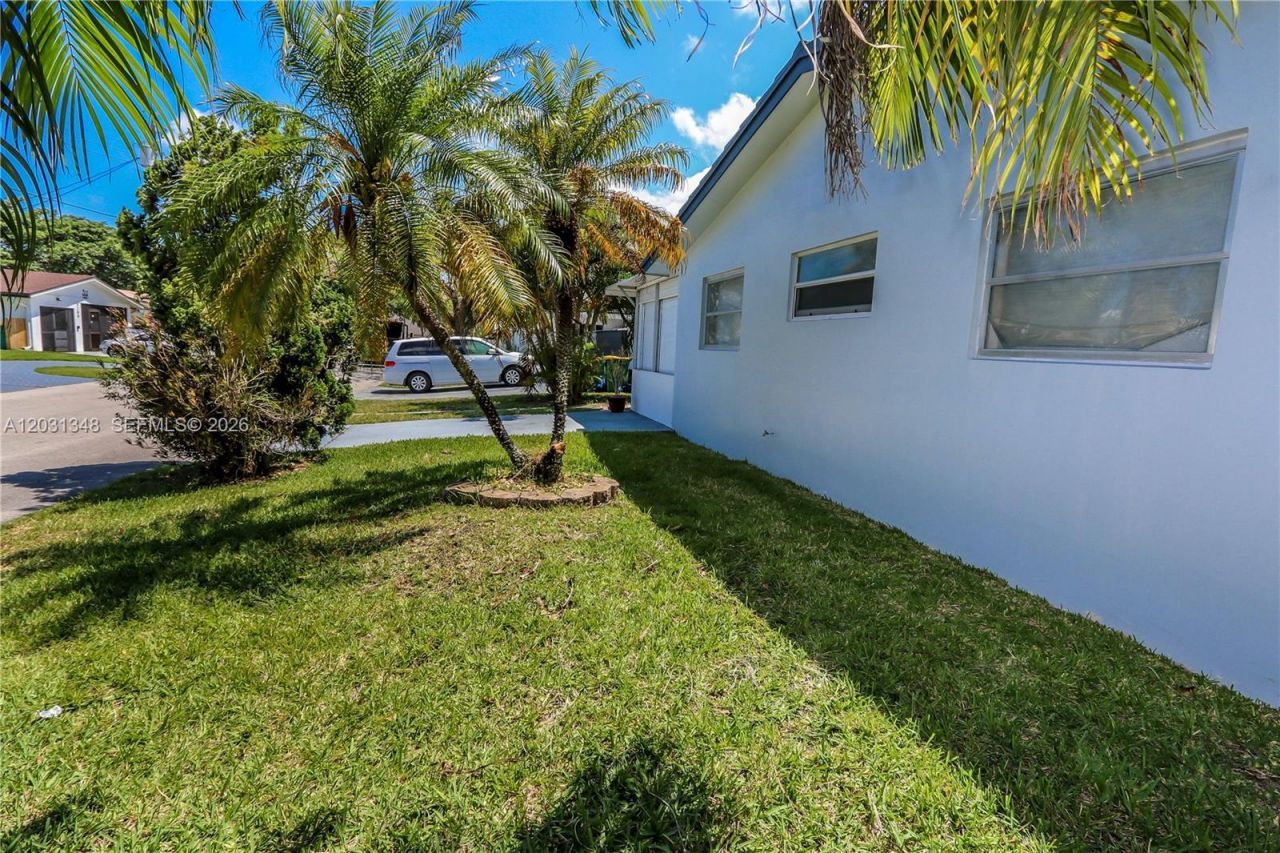 2700 NW 52nd Ct , Tamarac, FL 33309 Photo