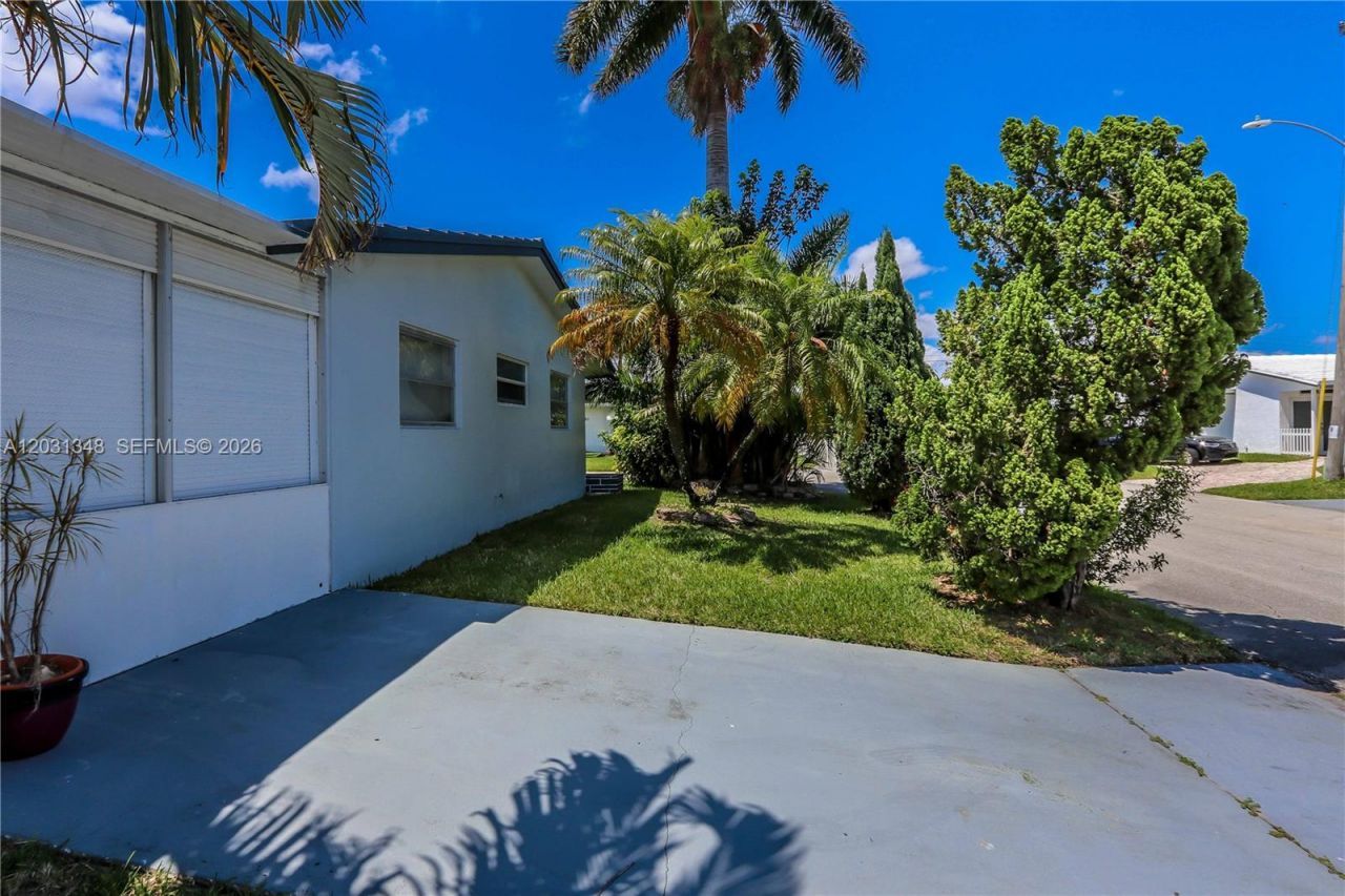 2700 NW 52nd Ct , Tamarac, FL 33309 Photo