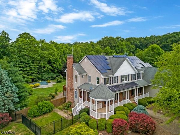 40 Southgate Dr, Clinton, NJ 08801