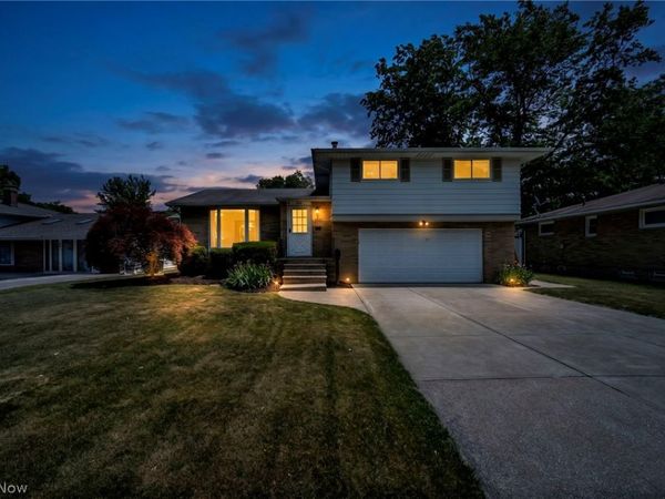 6957 Greenbriar Drive , Parma Heights, OH 44130