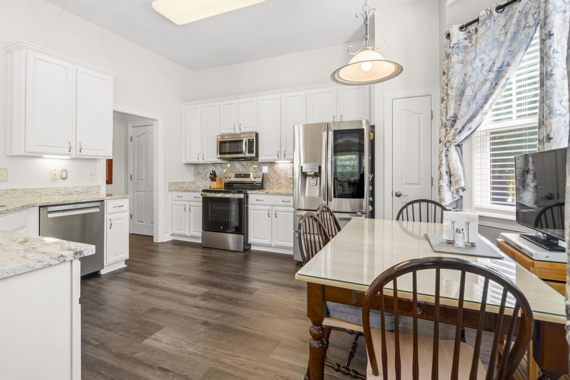 2911 Winding River Rd. Photo 9