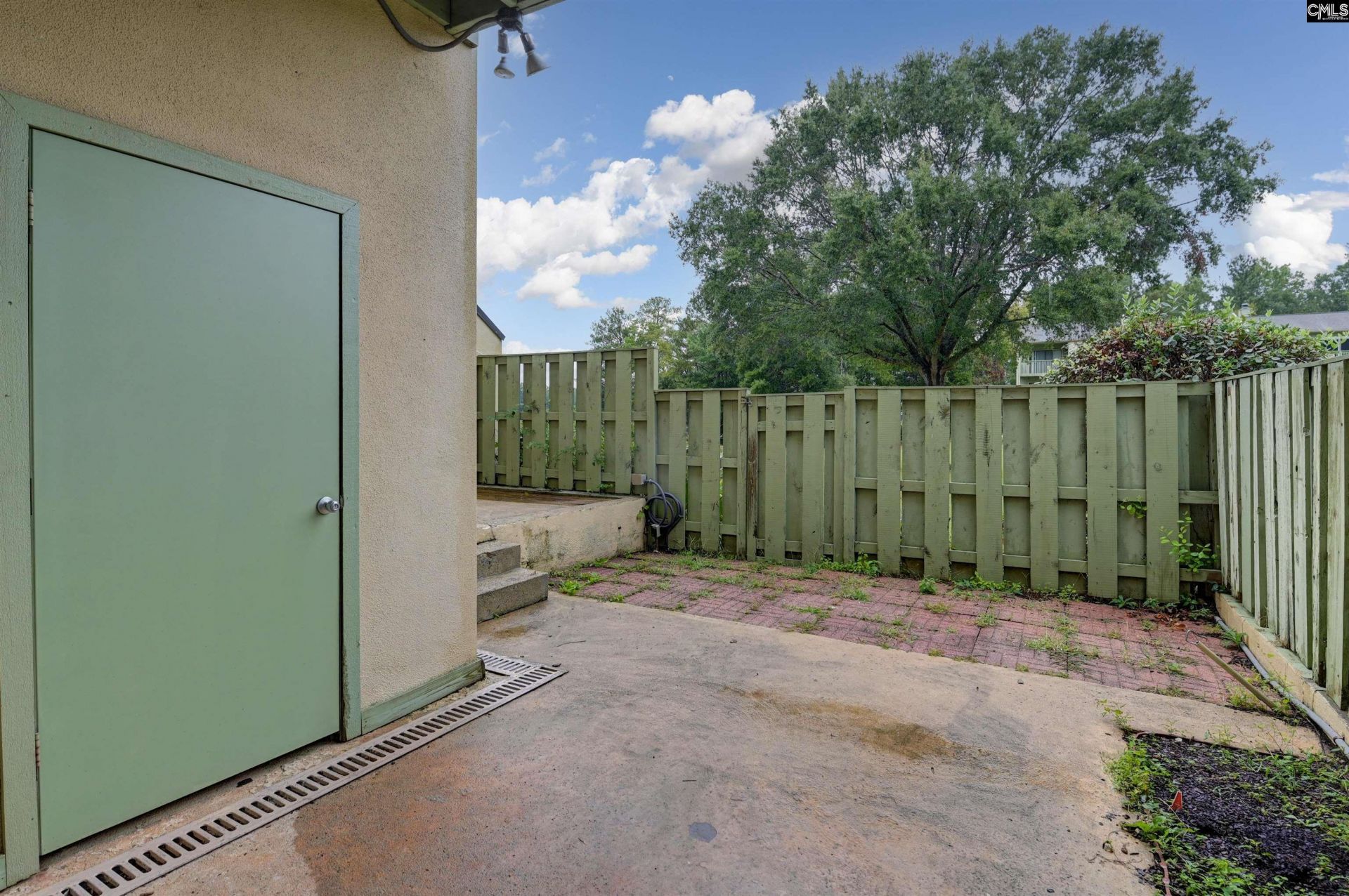 806 Village Lane  Photo 11