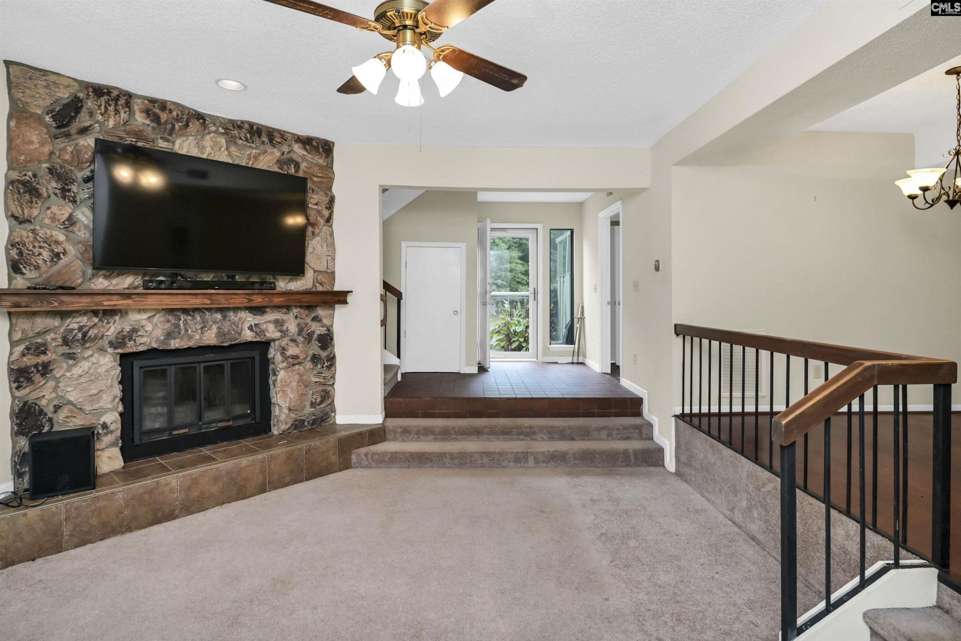 806 Village Lane  Photo 25