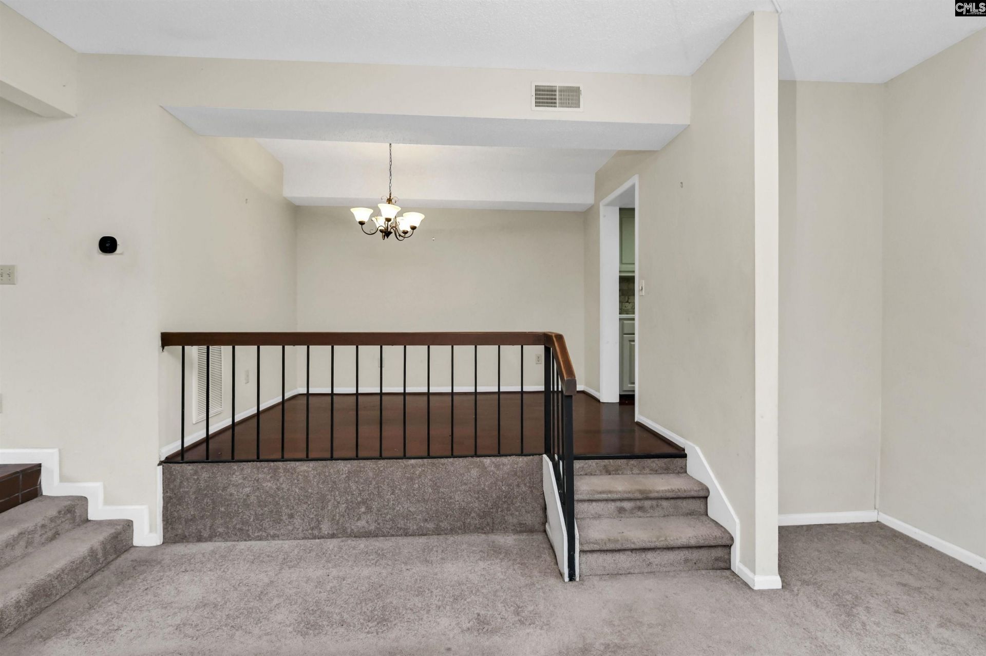 806 Village Lane  Photo 26