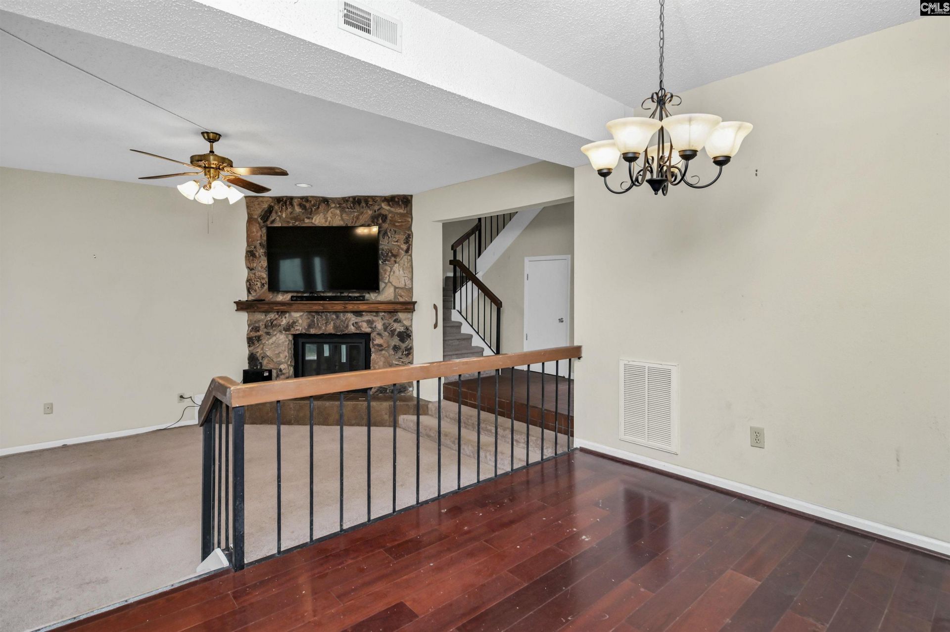 806 Village Lane  Photo 29