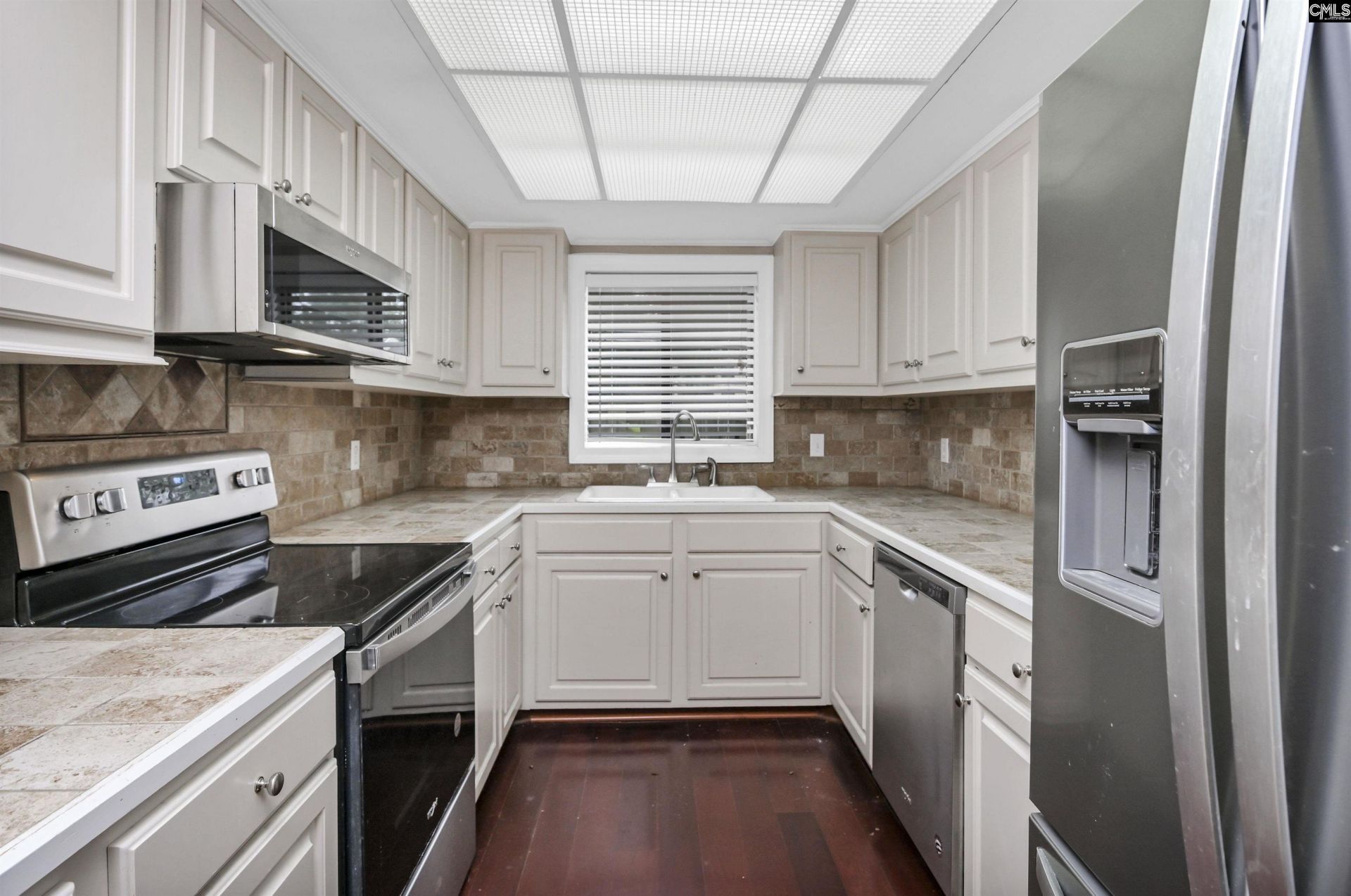 806 Village Lane  Photo 32