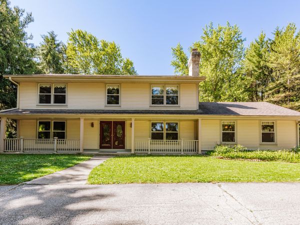 S67W24425 Skyline Ave, Vernon, WI 53189
