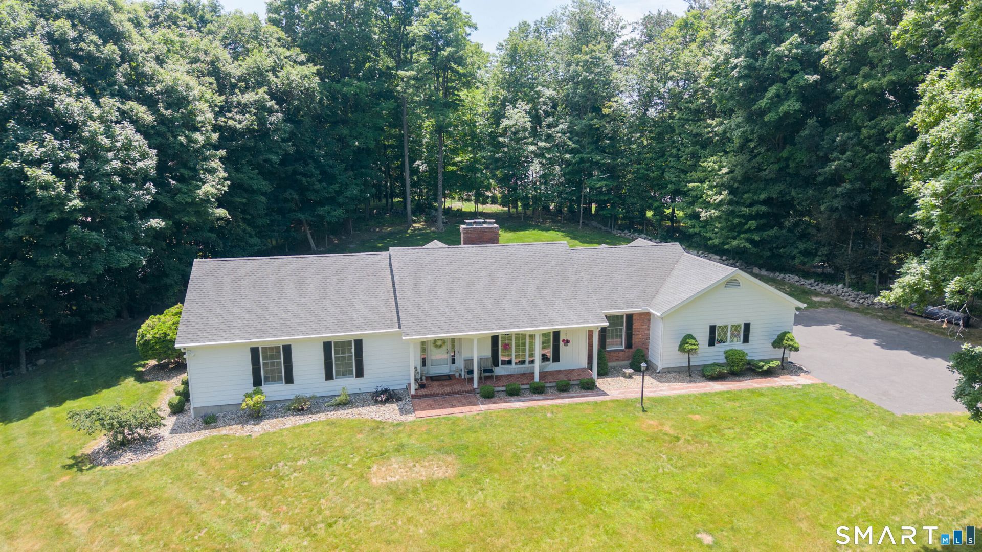 28 Wintergreen Hill, Danbury, CT 06811 Main Photo