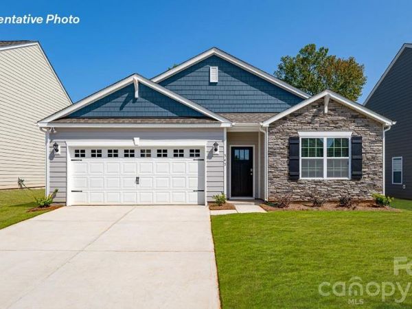 612 17th Avenue Drive NE, Hickory, NC 28601