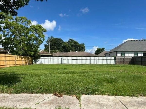 2400 LEGEND Drive , Meraux, LA 70075